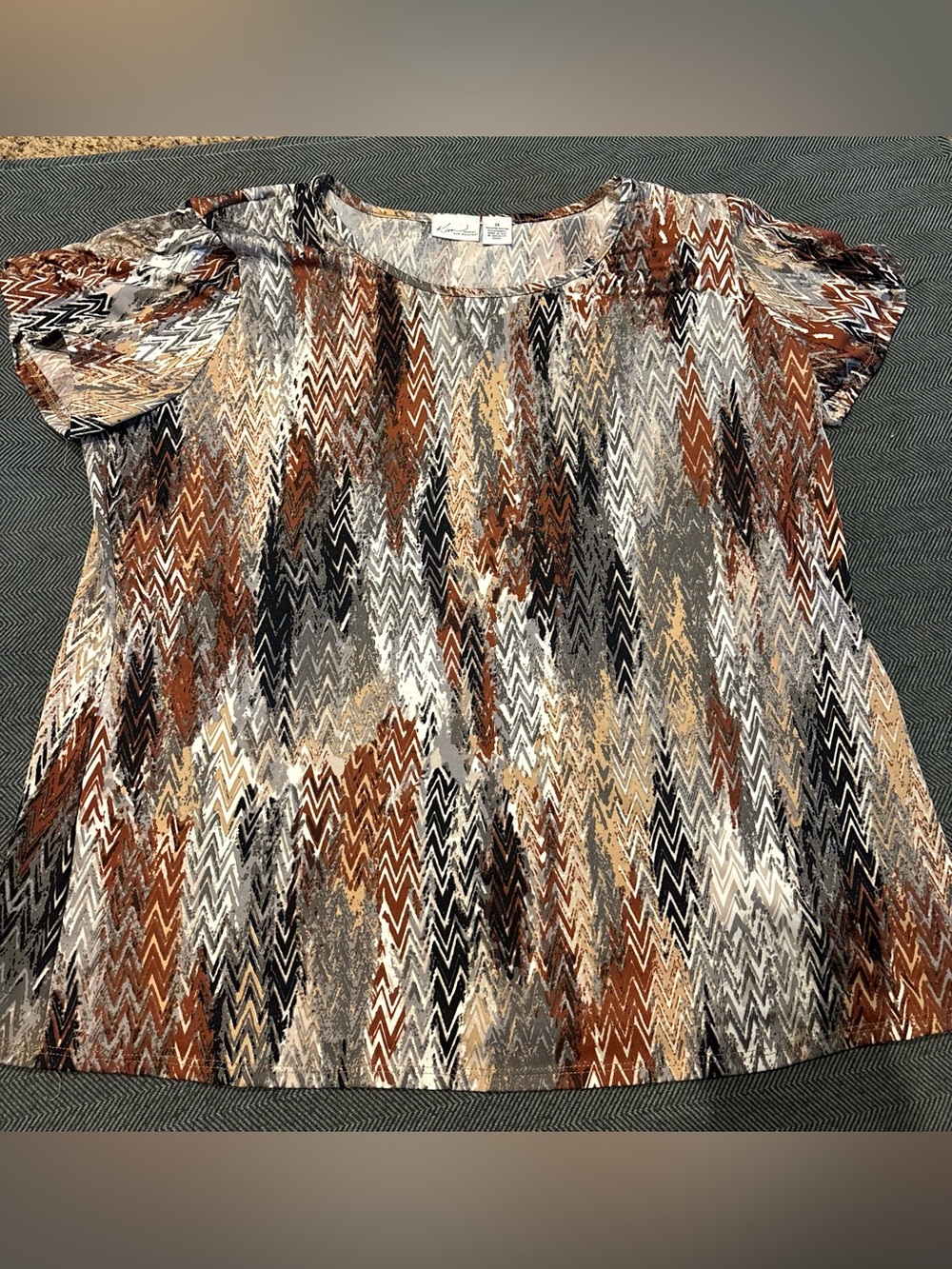 Kim Rogers Multi-Color Zigzag Print Short Sleeve Blouse